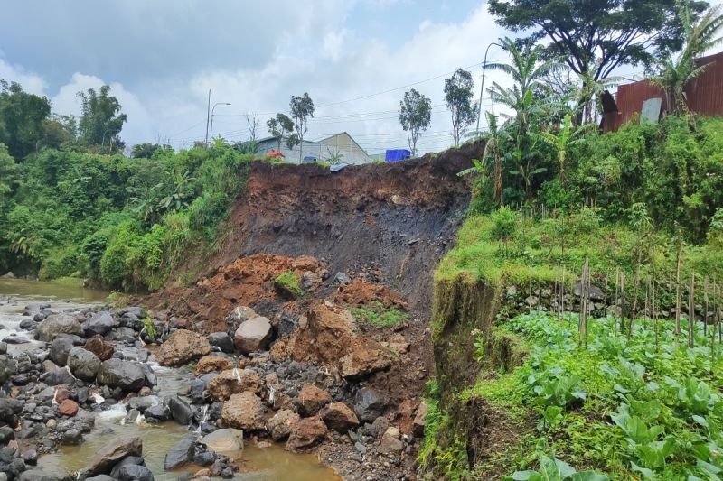 Longsor Susulan di Sungai Galeh, Temanggung: Ancaman Jalan Nasional