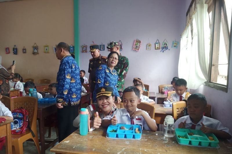 Polri dan TNI Kawal Program Makan Bergizi Gratis di Bengkayang