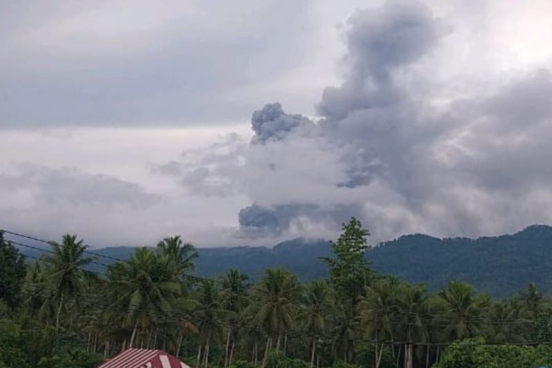 Gunung Dukono Erupsi, Semburkan Abu Vulkanik 1.500 Meter