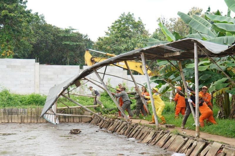 Pemkot Jaksel Tertibkan Bangunan Liar di Ciganjur, Lahan Akan Jadi Sekolah