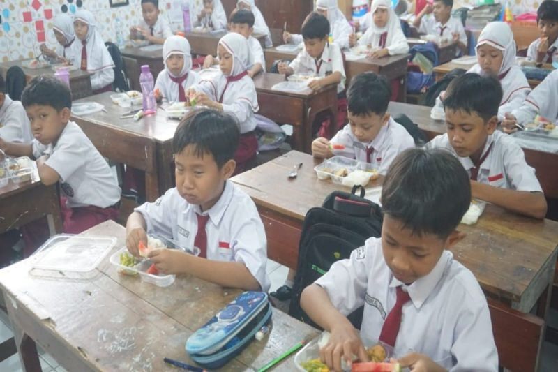 Pajak, Solusi Ajeg untuk Program Makan Bergizi Nasional