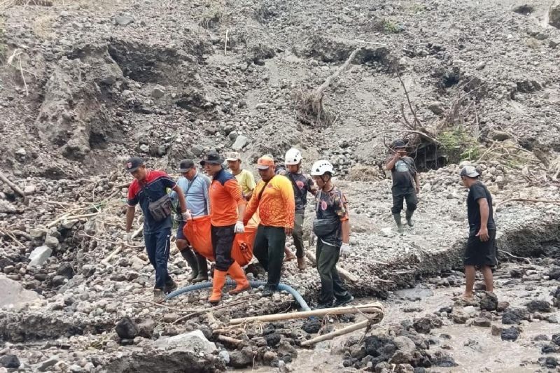 Tragedi Longsor Blitar: Satu Penambang Pasir Ditemukan Meninggal, Satu Lagi Masih Dicari