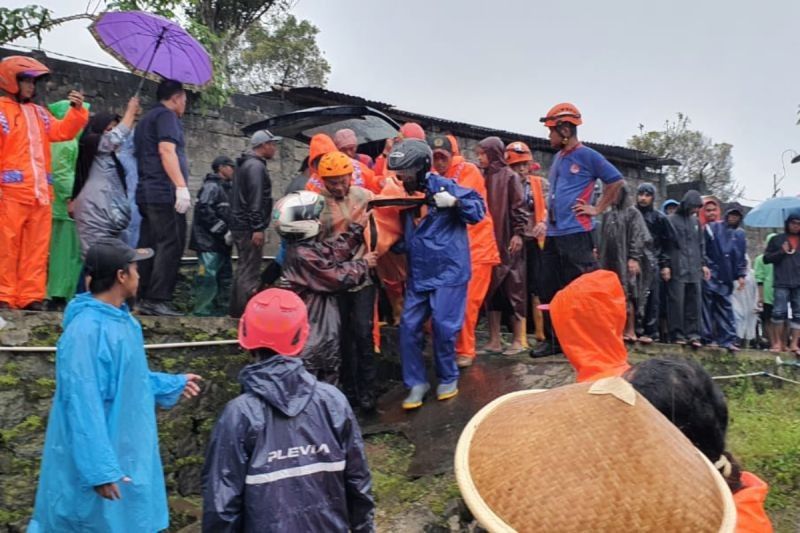 Pasutri di Temanggung Tewas Terseret Arus Sungai Simbuntu