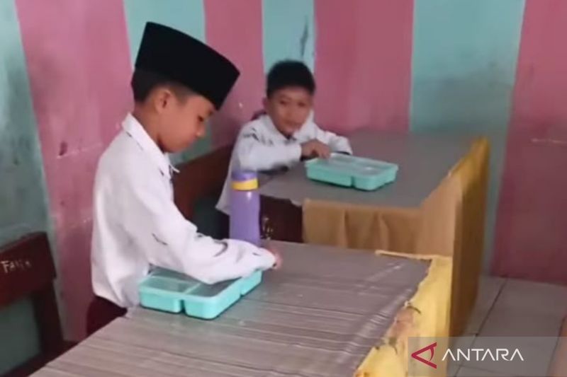 1.323 Siswa Mukomuko Terima Program Makan Bergizi Gratis