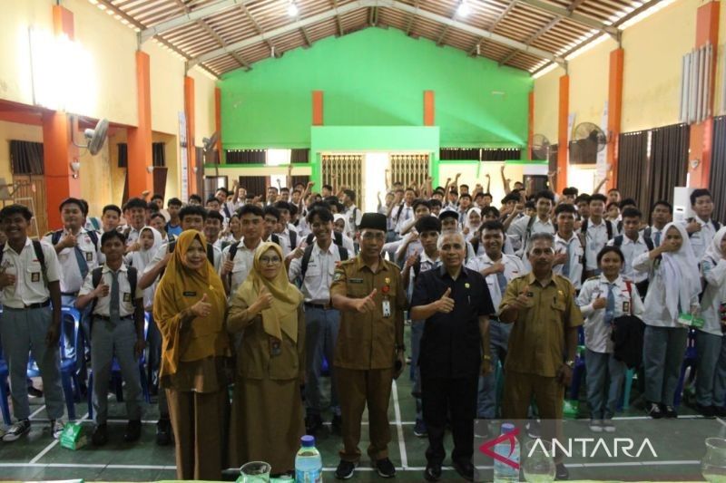 DPRD NTB Sosialisasikan Perlindungan PMI kepada Siswa SMKN 3 Mataram