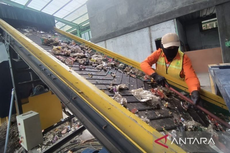 DLH Cianjur Batasi Jam Buang Sampah ke TPAS Mekarsari