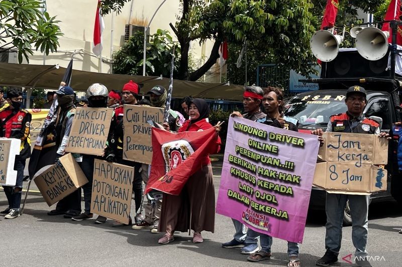 Pengemudi Ojol Demo Tuntut THR: Hak Pekerja atau Bukan?