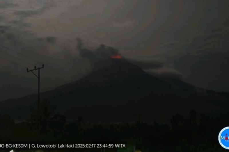 Gunung Lewotobi Laki-laki Erupsi Tiga Kali, Status Awas!