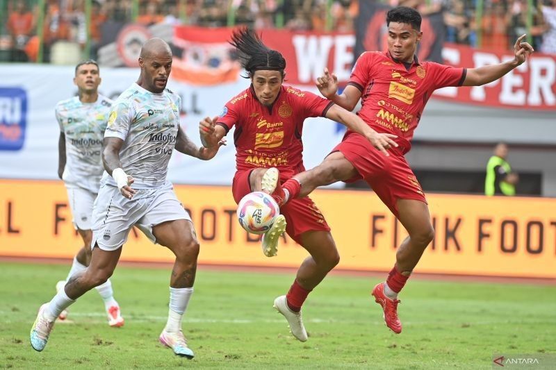 Persib Bandung: Puncak Klasemen Tak Menjamin Kemenangan, Adhi Pratama Tegaskan!