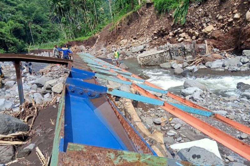 Jembatan Putus Situbondo: 500 Jiwa Terisolasi, BPBD Ajukan Bantuan ke Pemprov Jatim