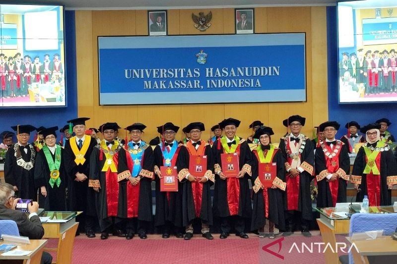 Unhas Kukuhkan 16 Guru Besar Baru, Dorong Inovasi dan Daya Saing Global