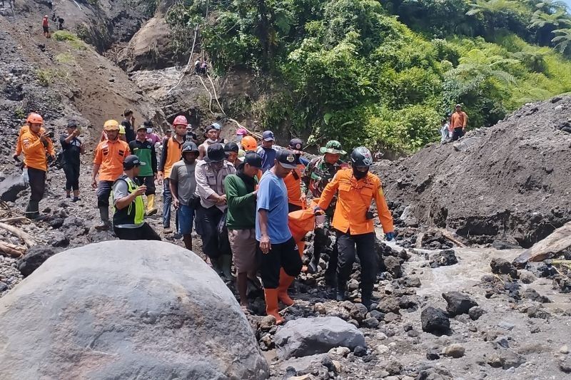 Tragedi Longsor Blitar: Dua Penambang Pasir Tewas Tertimbun