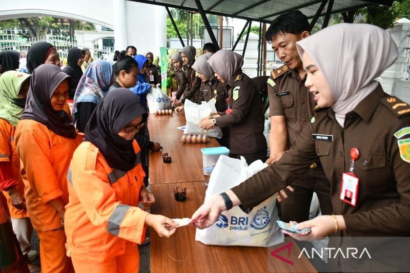 Kejati Jambi Gelar Pasar Murah: Kejaksaan Peduli 2025