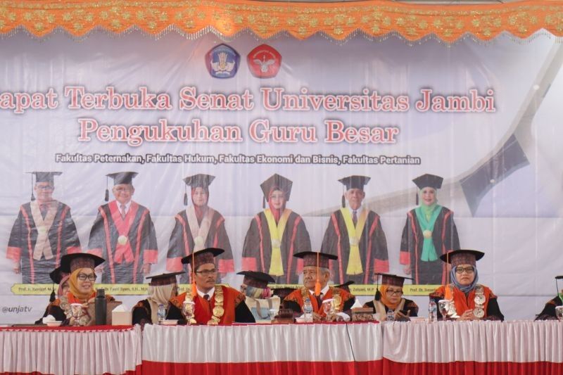 Unja Perkuat Kualitas Akademik dengan Pengukuhan 11 Guru Besar Baru