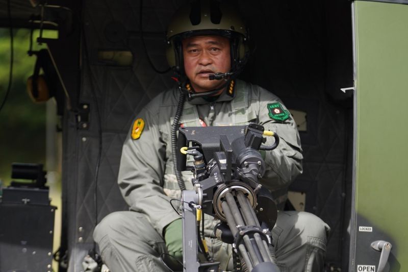 KSAD Jenderal Maruli Simanjuntak Pantau Latihan Tembak Helikopter Fennec di Cipatat