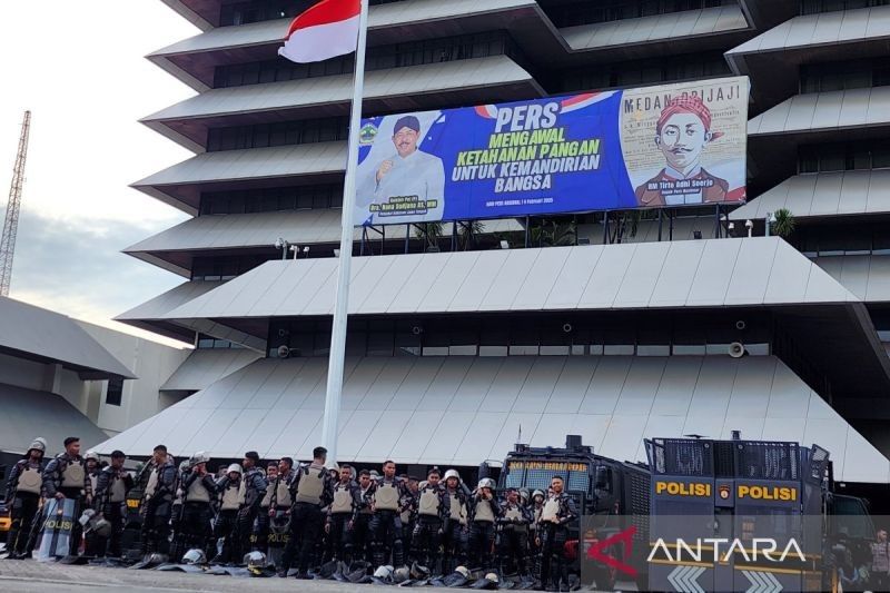 1.167 Polisi Amankan Aksi Mahasiswa di Semarang: Kritik Kebijakan Pemerintah