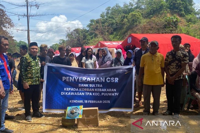 Bank Sultra Berikan Bantuan Kompor Gas untuk Korban Kebakaran Kendari