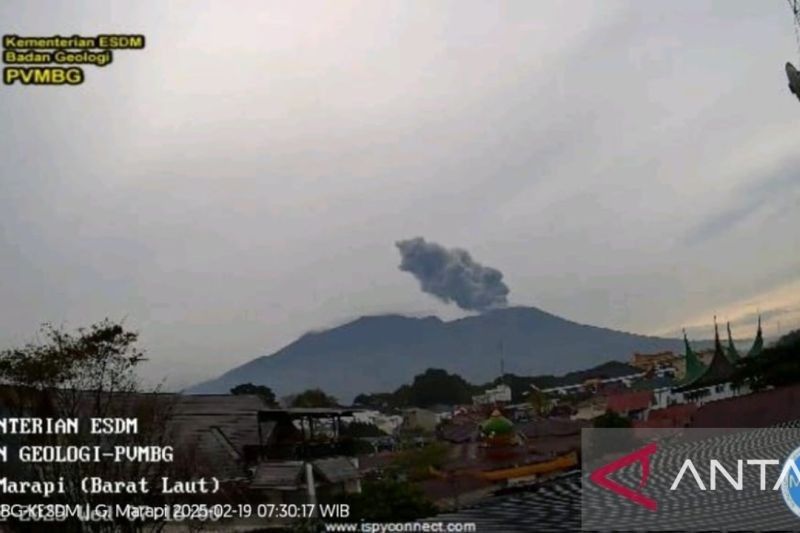 Gunung Marapi Erupsi, Lontarkan Abu Vulkanik hingga 700 Meter