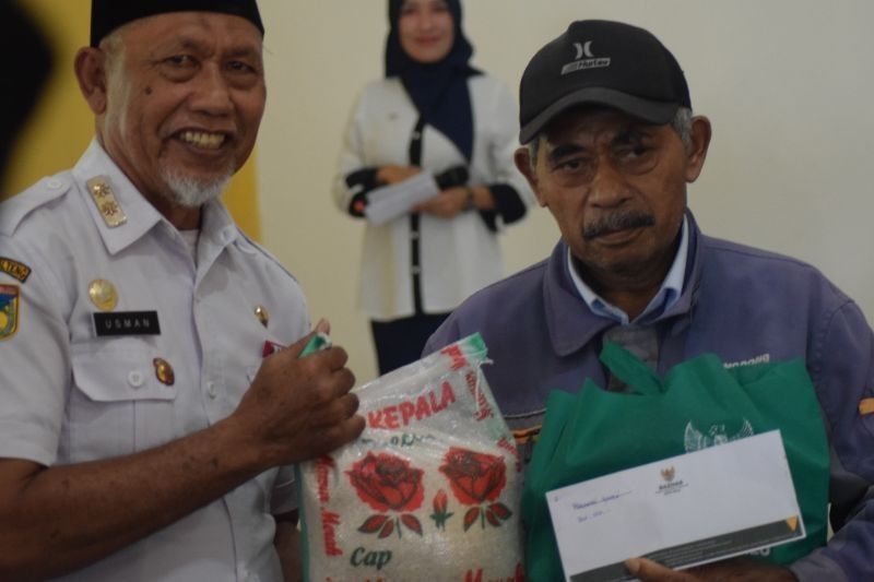 Baznas dan Pemkot Palu Salurkan 306 Bantuan Sembako dan Tunai untuk Masyarakat Prasejahtera