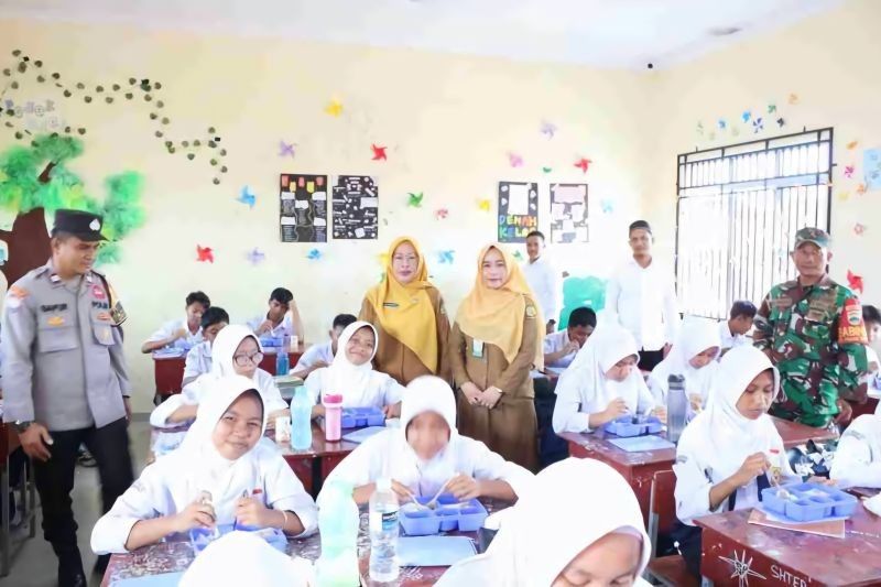 BGN Lanjutkan Program Makan Bergizi di Tanjungpinang: Siswa Lebih Semangat Belajar!