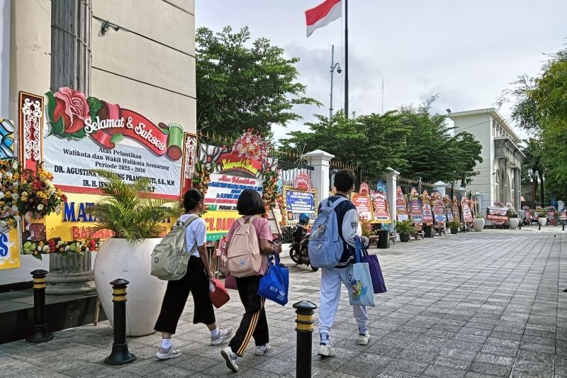 Pelantikan Kepala Daerah, Pengusaha Karangan Bunga di Semarang Raup Untung Besar!