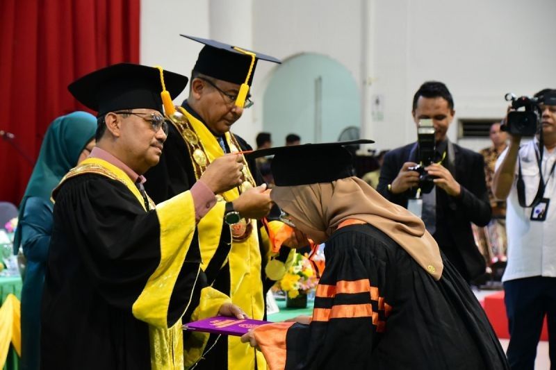 Unimed Wisuda 1.416 Lulusan, Rektor Tekankan Pentingnya Kolaborasi di Dunia Kerja