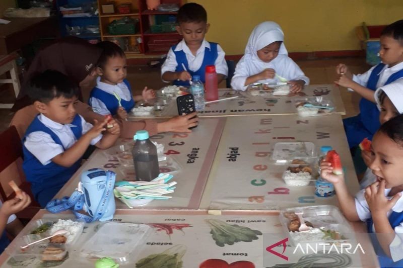 Program Makan Bergizi Gratis di Pekalongan Tuai Respons Positif Orang Tua Siswa