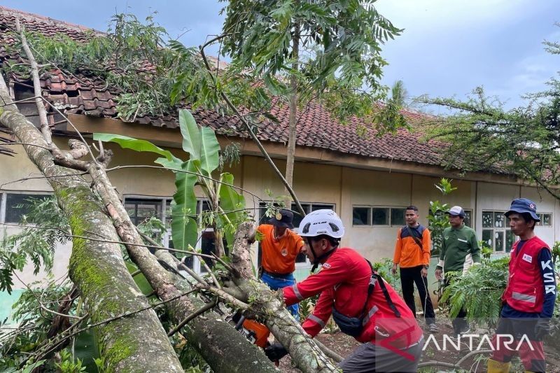 Sekolah Rusak di Cianjur Akan Diperbaiki Tahun 2025, Anggaran Rp20 Miliar Disiapkan