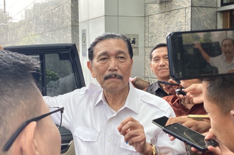 Luhut Tantang Indonesia Ciptakan Tandingan DeepSeek dan ChatGPT