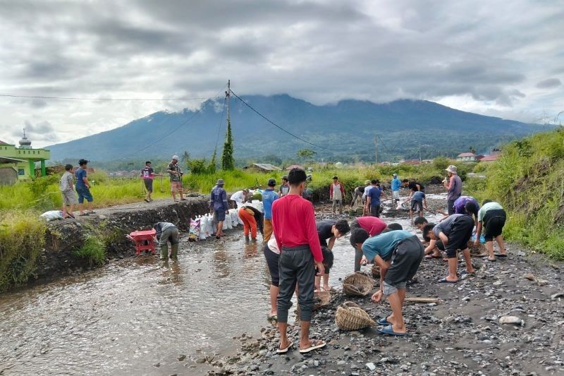 Mitigasi Bencana Ditingkatkan Warga Lereng Marapi Pasca Erupsi