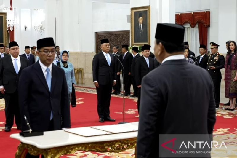 Presiden Prabowo Lantik Brian Yuliarto sebagai Mendikbudristek