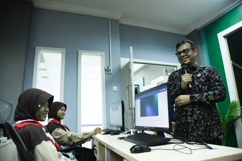 Kemkominfo Latih Siswa SD Coding Visual: Wujudkan Indonesia Emas 2045