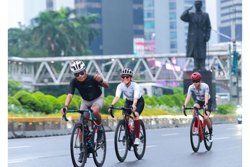 Menkominfo Meutya Hafid Gowes Perdana ke Kantor, Dorong Pola Hidup Sehat Pegawai