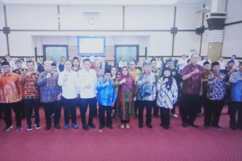 Pj Gubernur Sulsel Kukuhkan Pengurus FPK Periode 2025-2028: Jaga Harmoni dan Keberagaman