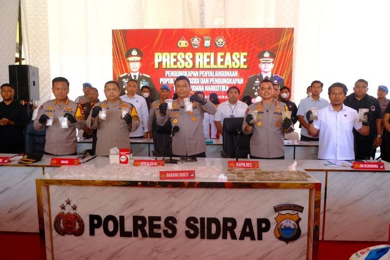 Polisi Sidrap Ungkap Kasus Narkoba dan Penyalahgunaan Pupuk Subsidi: Miliaran Rupiah Berhasil Diamankan!