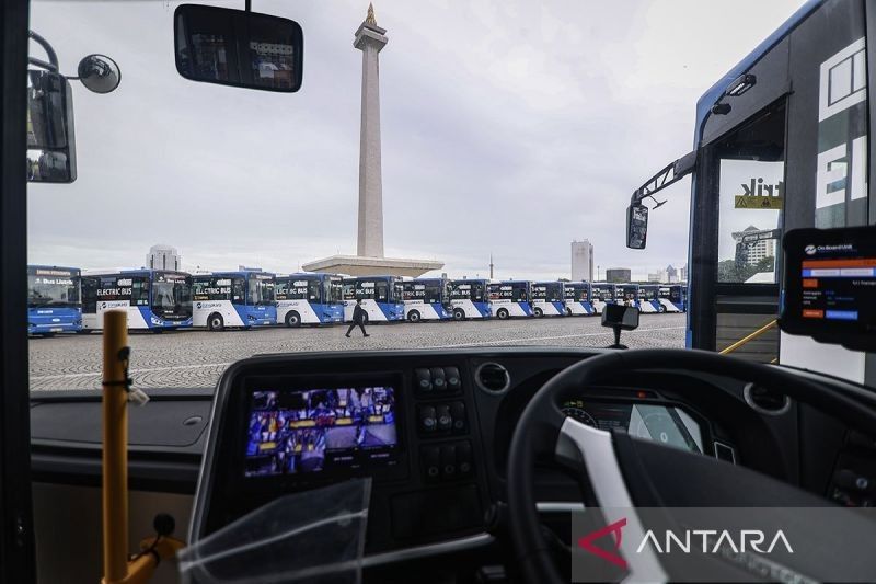 30 Bus Listrik Transjakarta Dukung Pelantikan Kepala Daerah di Istana Negara