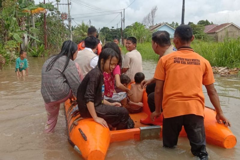 Banjir Banyuasin Terjang 246 KK, BPBD Turunkan Perahu Fiber