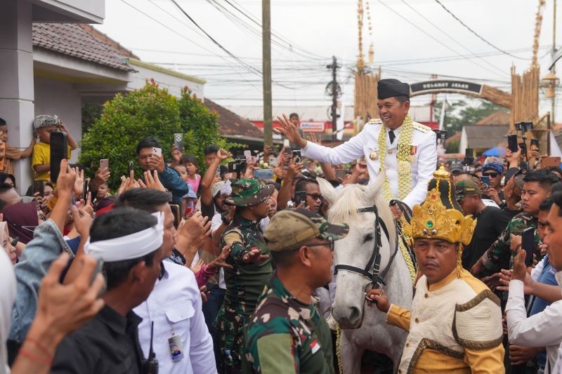 Gubernur Dedi Mulyadi Mengawali Tugas dengan Kirab Kuda di Lembur Pakuan