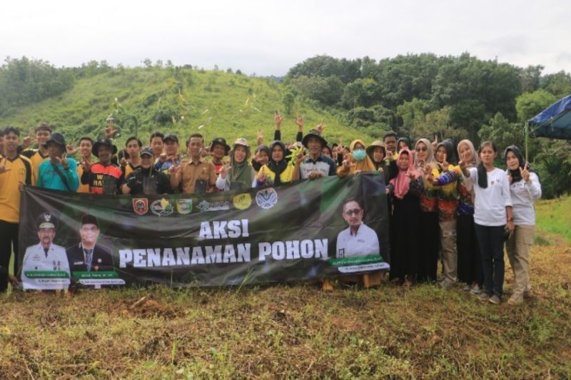 200 Bibit Pohon Buah Di Tanam di Embung Riam Pinang, Tanah Laut