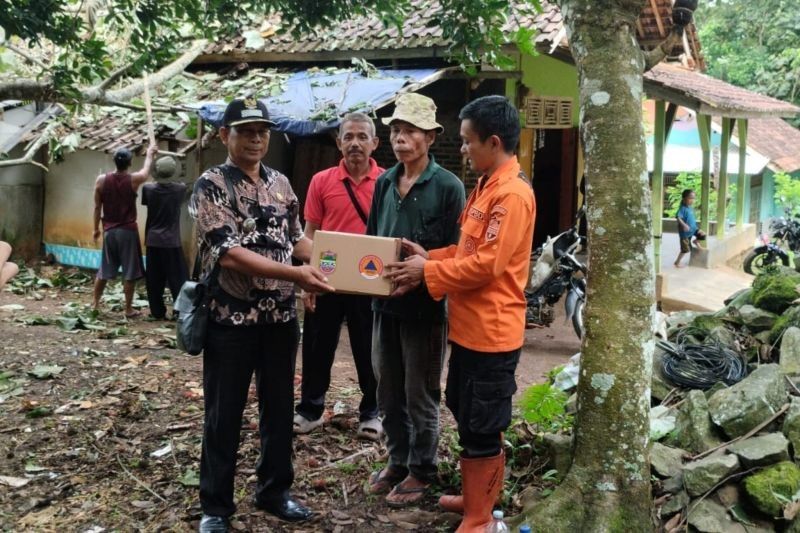 BPBD Ciamis Salurkan Bantuan Logistik untuk Korban Bencana Alam