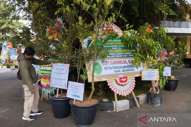 Pendopo Kudus Banjir Bibit Buah, Ucapan Selamat Pelantikan Bupati yang Tak Biasa