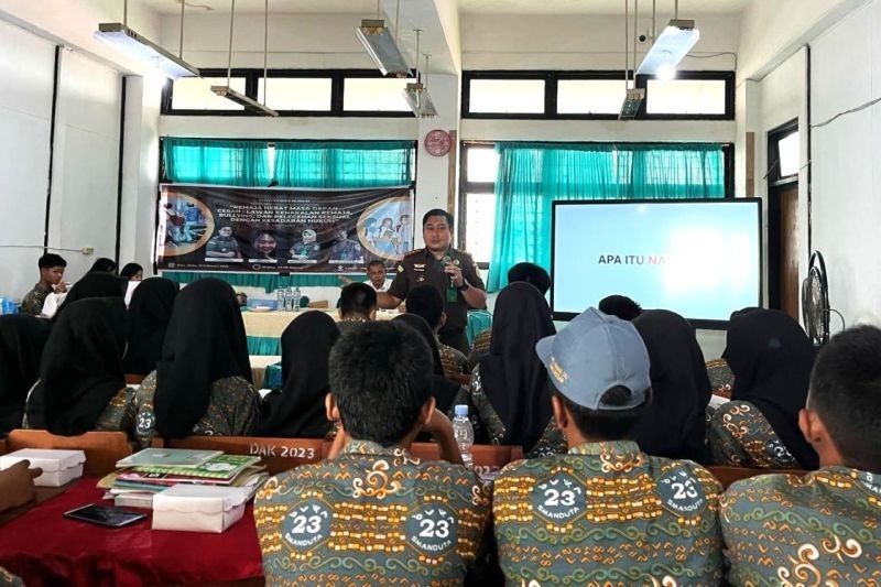 Jaksa Masuk Sekolah: SMAN 23 Makassar Dapat Penyuluhan Hukum Cegah Penyalahgunaan Narkoba