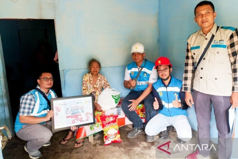 PLN Situbondo Berikan Sambungan Listrik Gratis untuk Warga Miskin Lewat Program LUTD