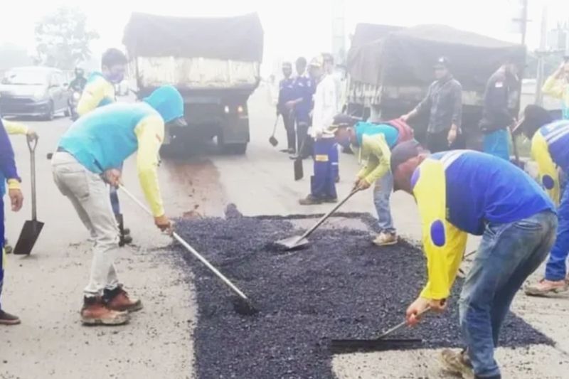 50 Titik Jalan Rusak di Karawang Diperbaiki, Pemkab Respon Keluhan Warga