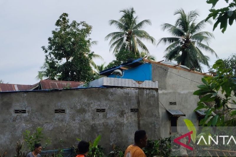 42 Rumah Rusak Akibat Angin Kencang di Indramayu, Jawa Barat