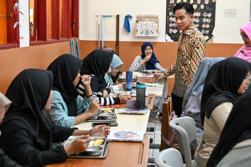 Wapres Tekankan Pentingnya Gizi Seimbang dalam Program MBG di SMKN 48 Jakarta