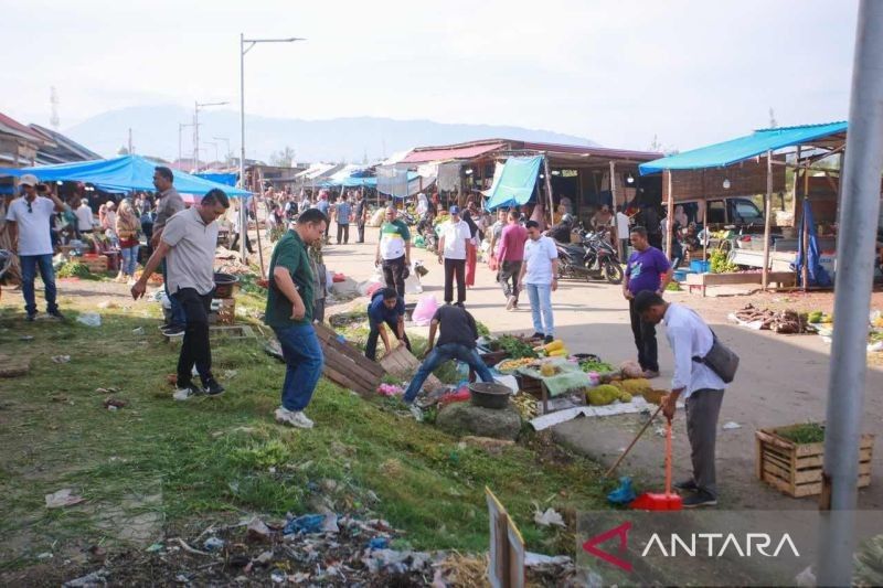 ASN Banda Aceh Gotong Royong Bersihkan Kota Jelang Ramadhan: Sambut Bulan Suci dengan Lingkungan Bersih