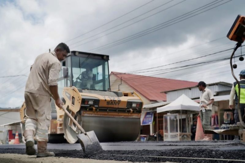 PT IWIP Perbaiki Jalan Lintas Halmahera, Mudahkan Akses Warga dan Karyawan