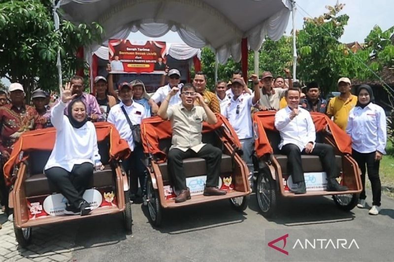 Prabowo Subianto Bagikan 60 Becak Listrik untuk Lansia di Madiun, Bentuk Kepedulian pada Kesejahteraan Rakyat