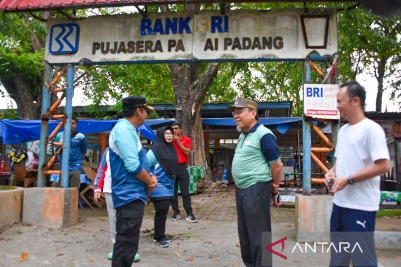 Pemkot Padang Percantik Pujasera Pantai Padang untuk Dongkrak Pariwisata